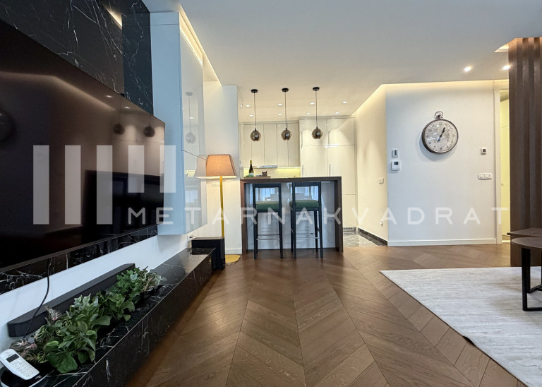 Beograd
                                                                                                    , West 65
                                                                                                    , Tadije Sondermajera
                                                                slika 4