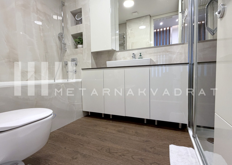 Beograd
                                                                                                    , West 65
                                                                                                    , Tadije Sondermajera
                                                                slika 10