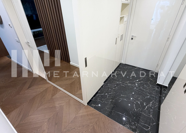 Beograd
                                                                                                    , West 65
                                                                                                    , Tadije Sondermajera
                                                                slika 11