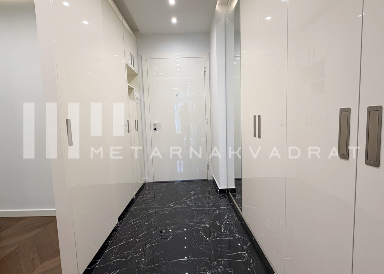 Beograd
                                                                                                    , West 65
                                                                                                    , Tadije Sondermajera
                                                                slika 12