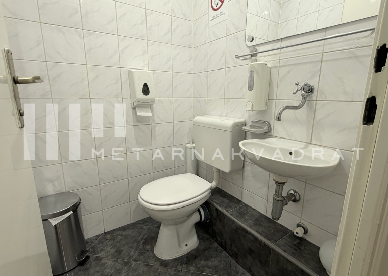 Beograd
                                                                                                    , Hotel Jugoslavija
                                                                                                    , Bulevar Mihajla Pupina
                                                                slika 10