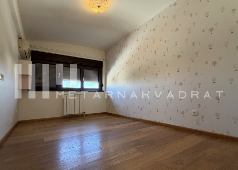 Beograd
                                                                                                    , Lekino brdo
                                                                                                    , Kolašinska
                                                                slika 9