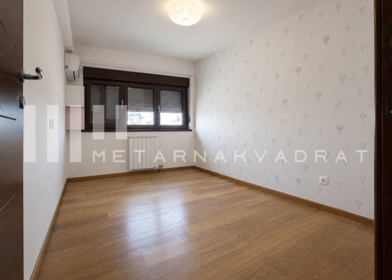 Beograd
                                                                                                    , Lekino brdo
                                                                                                    , Kolašinska
                                                                slika 10