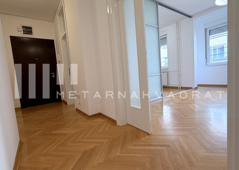 Beograd
                                                                                                    , Đeram pijaca
                                                                                                    , Branka Krsmanovića
                                                                slika 4