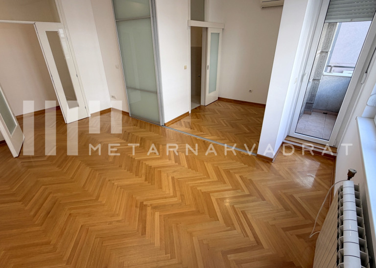 Beograd
                                                                                                    , Đeram pijaca
                                                                                                    , Branka Krsmanovića
                                                                slika 1