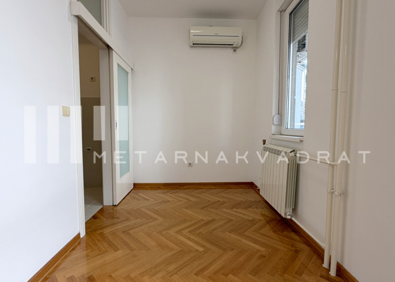 Beograd
                                                                                                    , Đeram pijaca
                                                                                                    , Branka Krsmanovića
                                                                slika 3