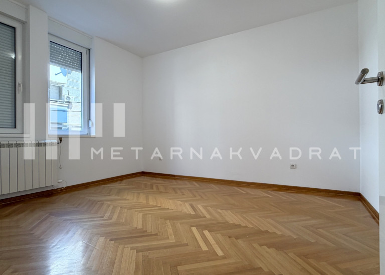 Beograd
                                                                                                    , Đeram pijaca
                                                                                                    , Branka Krsmanovića
                                                                slika 8