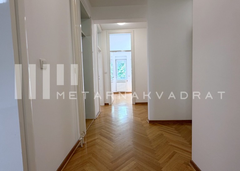 Beograd
                                                                                                    , Đeram pijaca
                                                                                                    , Branka Krsmanovića
                                                                slika 10