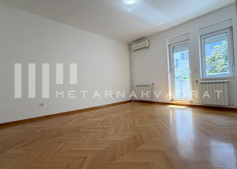 Beograd
                                                                                                    , Đeram pijaca
                                                                                                    , Branka Krsmanovića
                                                                slika 11