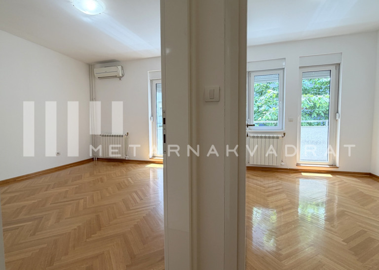 Beograd
                                                                                                    , Đeram pijaca
                                                                                                    , Branka Krsmanovića
                                                                slika 12