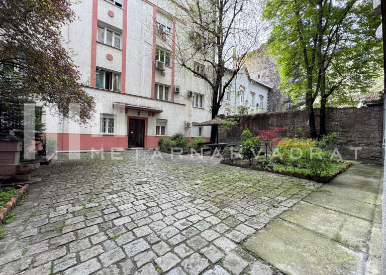 Beograd
                                                                                                    , Cvetni trg
                                                                                                    , Resavska
                                                                slika 13
