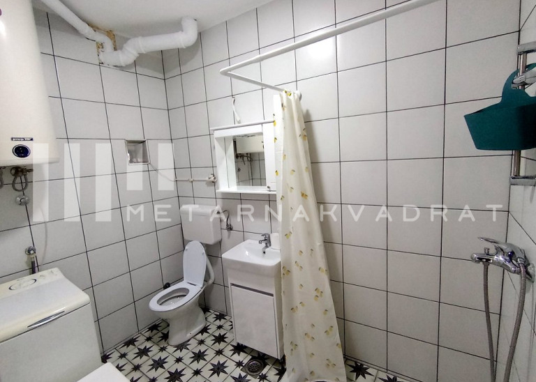 U blizini Đeram pijace, Đurićeva, namešten (ID: 1228) ID#1228