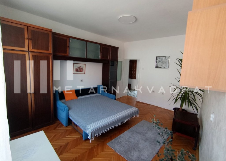U blizini Đeram pijace, Đurićeva, namešten (ID: 1228) ID#1228