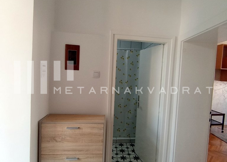 U blizini Đeram pijace, Đurićeva, namešten (ID: 1228) ID#1228