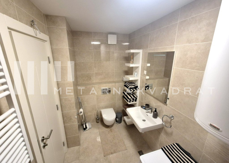 Beograd
                                                                                                    , West 65
                                                                                                    , Tadije Sondermajera
                                                                slika 11