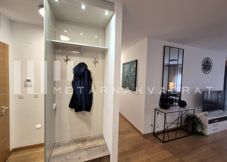 Beograd
                                                                                                    , West 65
                                                                                                    , Tadije Sondermajera
                                                                slika 13